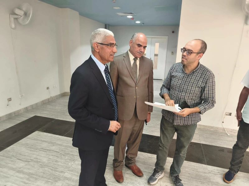 رئيس جنوب الوادي الأهلية ورئيس مجلس الأمناء يتفقدان تجهيزات عيادات الأسنان