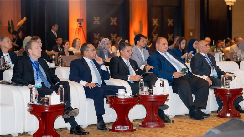 ارتفاع درجات الحرارة والفيضانات والعواصف الترابية.. تحديات مناخية تواجه البنية التحتية للمطارات