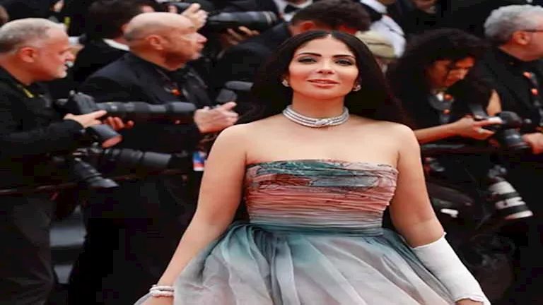 منى زكي: "أستعين بالمتخصصين وأسرتي لتجاوز الأوقات الصعبة"