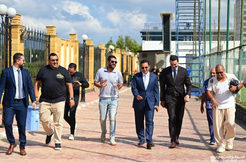 «النادي تسلم الشكل النهائى للرسوم الهندسية».. رئيس الاتحاد السكندري يتفقد فرع سموحة للبدء في أعمال الإنشاءات الجديدة (صور)